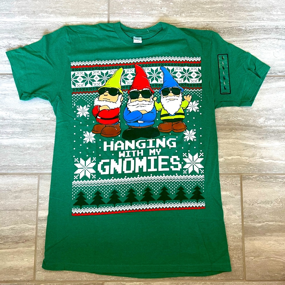 Pacific “Hanging With My Gnomies” Christmas Xmas T-shirt Size L *Unisex* NEW